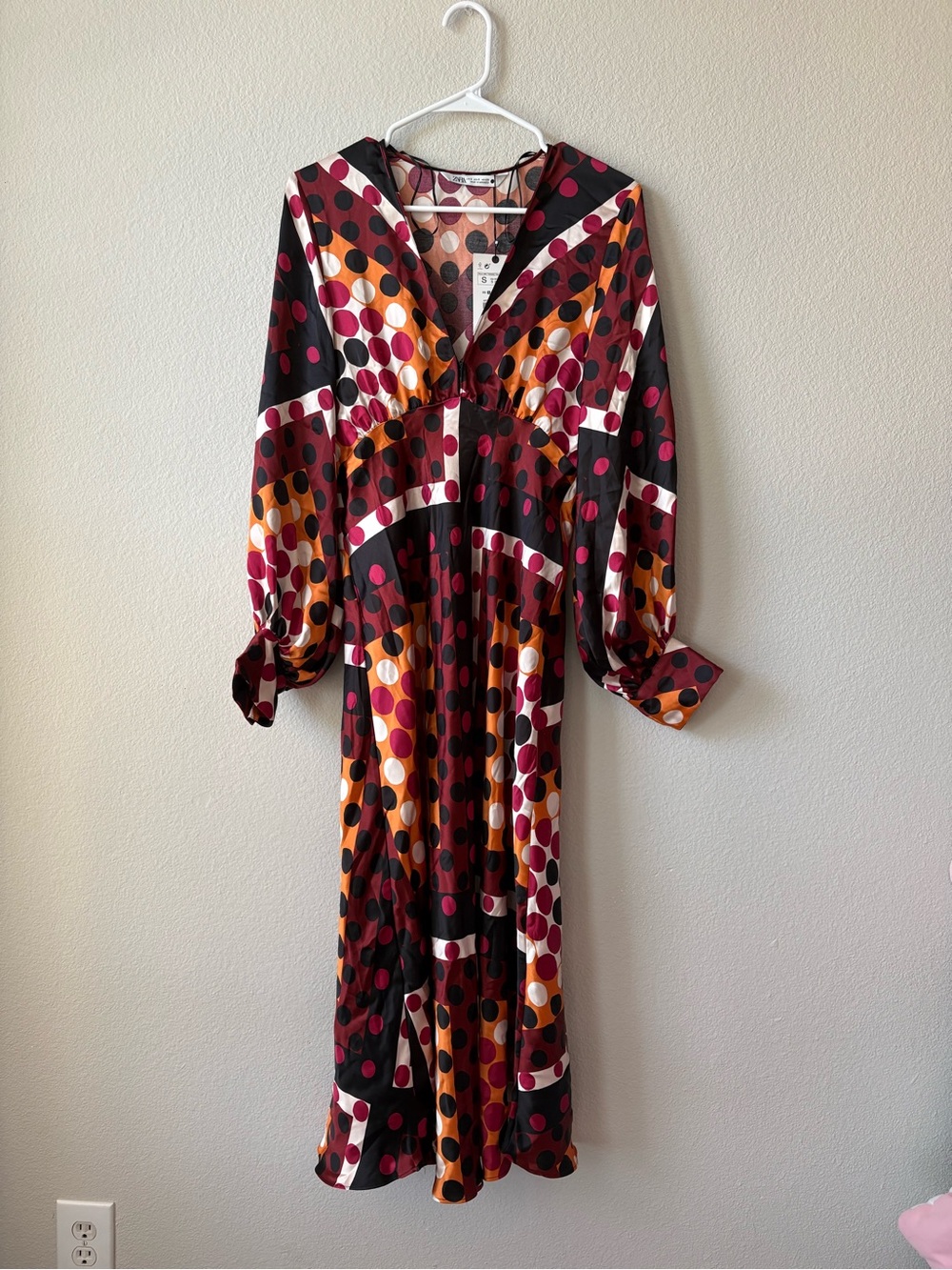 Zara Women’s Polka Dot V-Neck Midi Dress - Picture 2 of 5